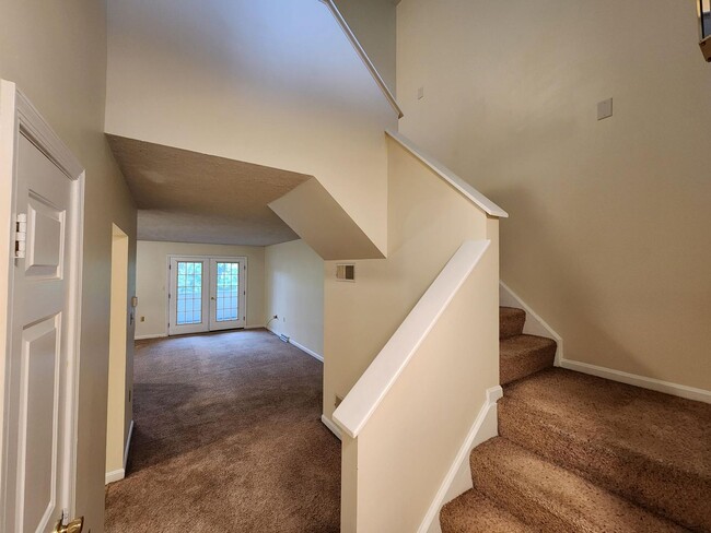 102 Nottingham Dr