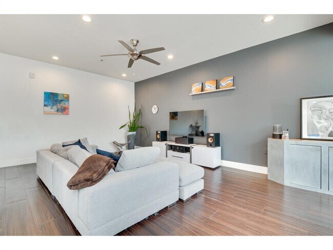 604 N Bluff Dr Unit 205
