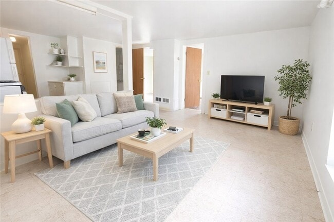 Photo - 130 E Elisha St