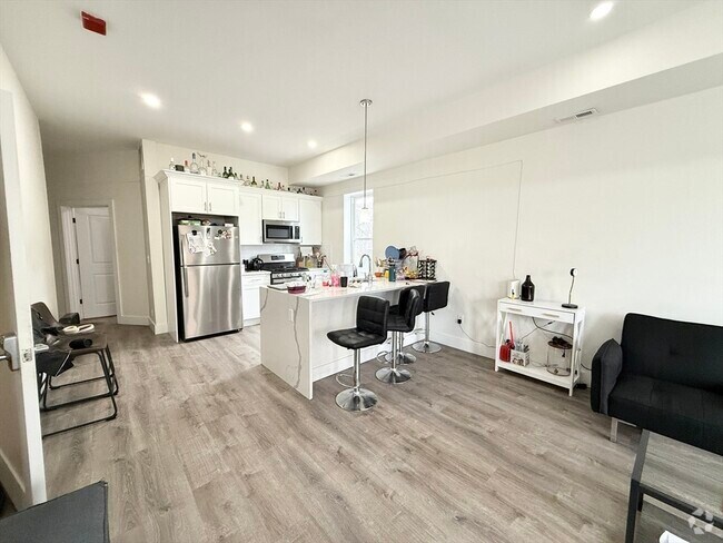 Building Photo - 301-305-305 Dudley St Unit 5 Rental