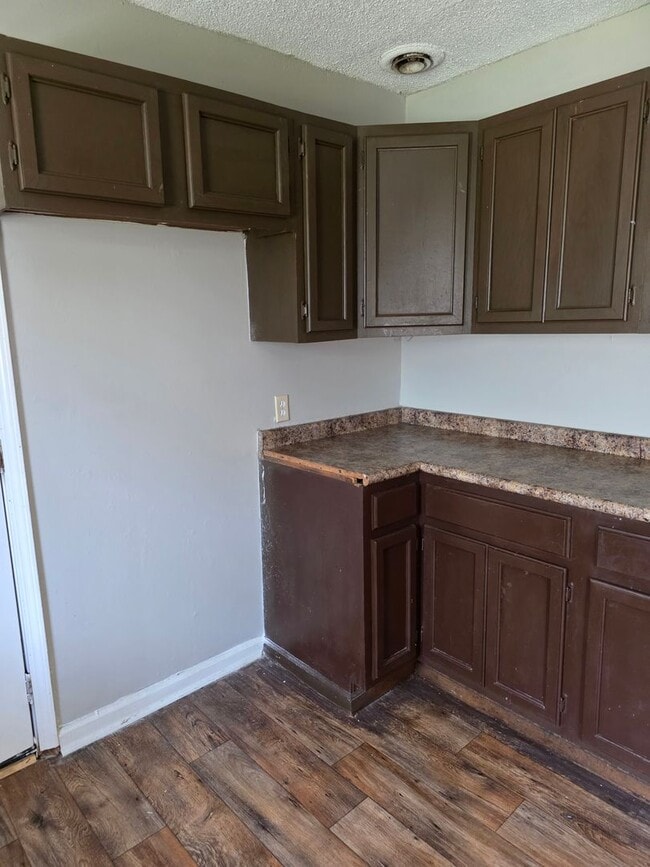 Photo - 1808 Scottwood St