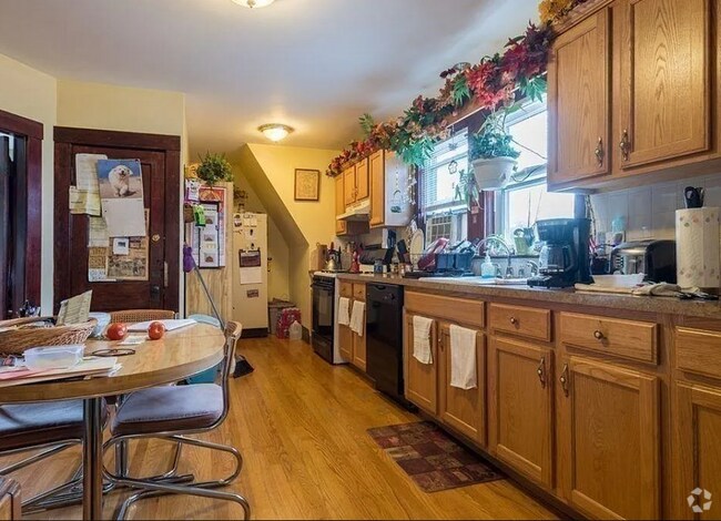 Building Photo - 35 Thurston St Unit 3 Rental