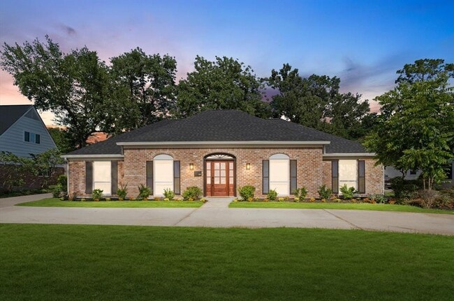 Photo - 322 N Wilcrest Dr House