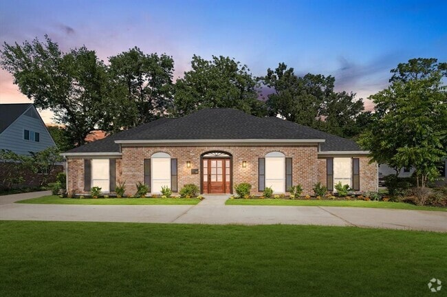 Building Photo - 322 N Wilcrest Dr Rental
