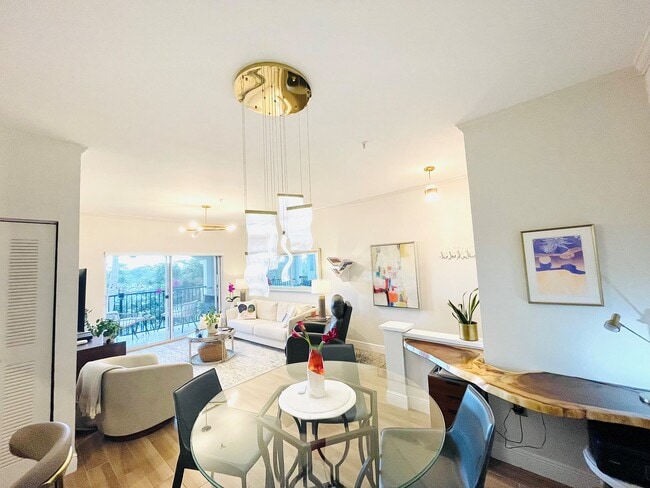 Photo - 1405 Tuscany Way Unidad 1405