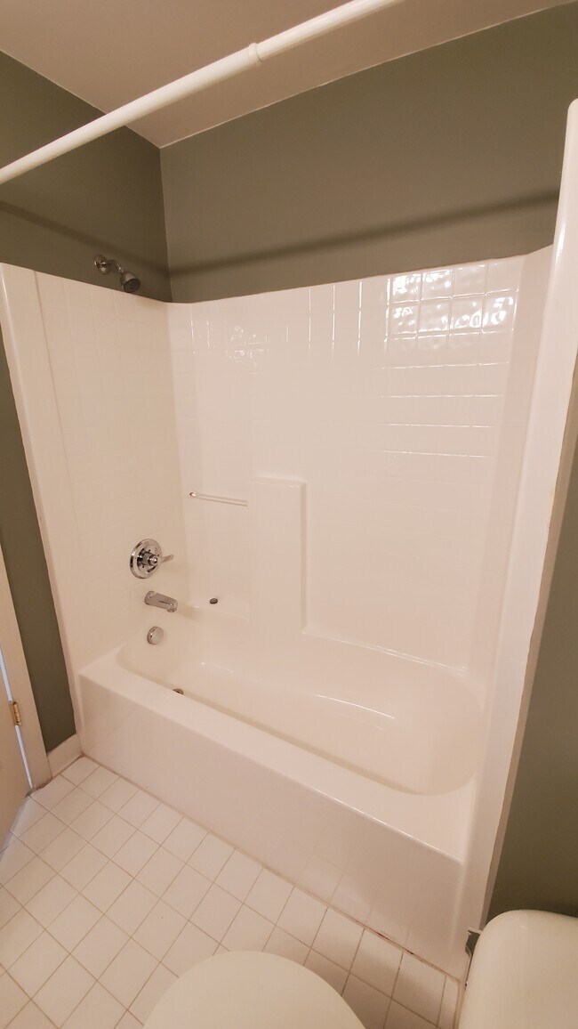 5200 Addington Dr Condo Condo for Rent in Commerce Township, MI