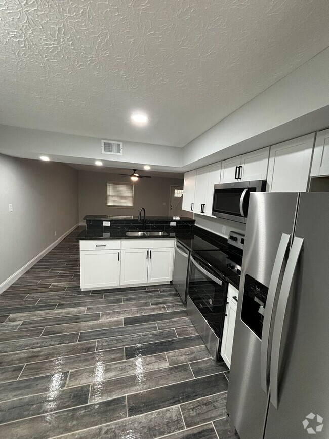 Building Photo - 3221 Summerhill Ln Rental