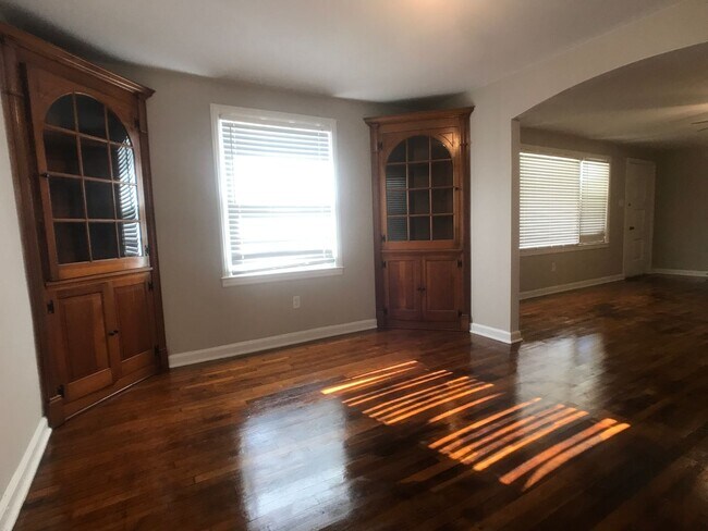 Photo - 10609 Middleground Rd