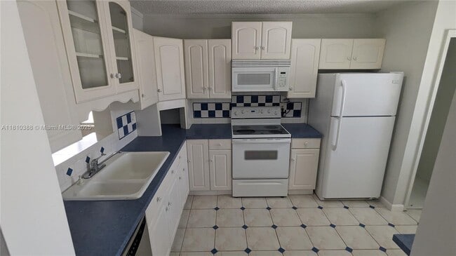 Building Photo - 8051 Southgate Blvd Unit J12 Rental