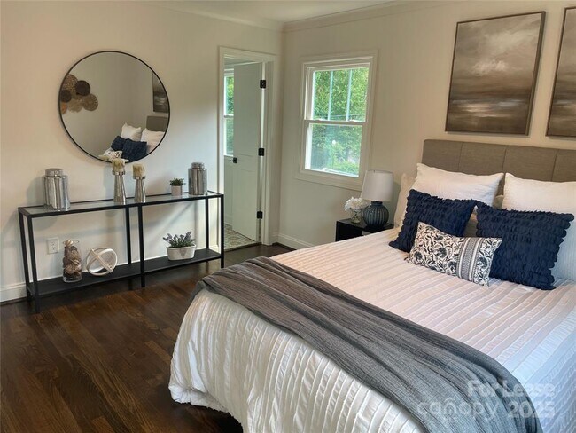 Photo - 5840 Charing Pl