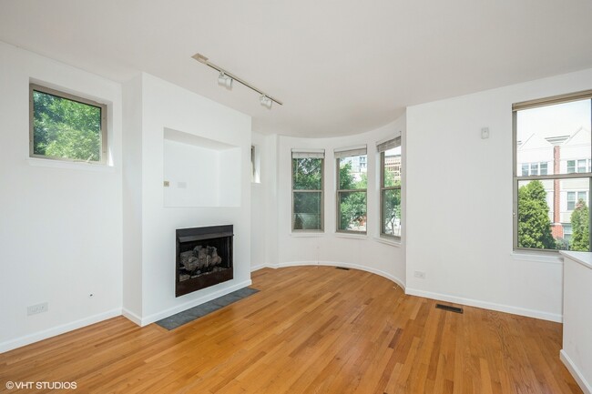 Photo - 730 W Eastman St Unidad Townhome