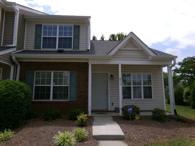 Greensboro Townhouse near Wendover Ave and... - Greensboro Townhouse near Wendover Ave and...