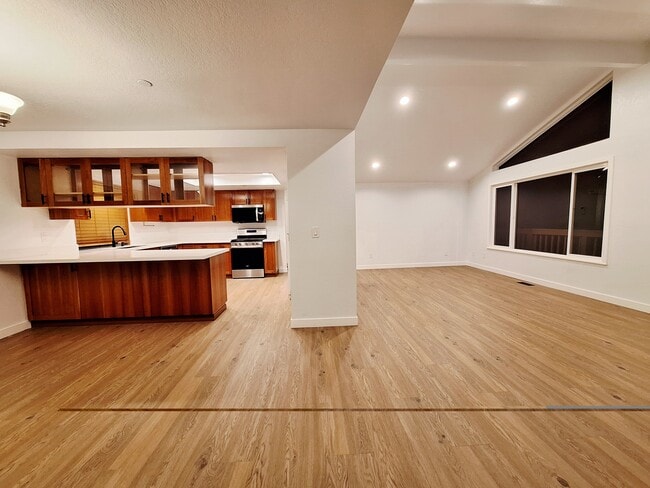 Sala de estar y comedor - 13454 95th Ave NE