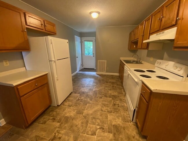 Photo - 215 Weeks Dr NE Unit 215 Weeks Dr NE