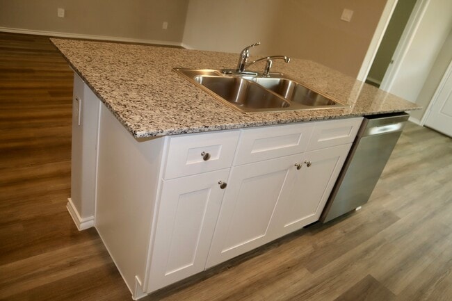 Photo - 5552 Rollins Dr