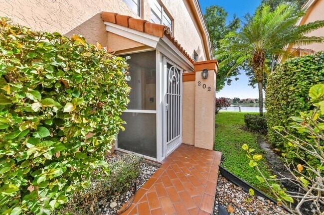 Building Photo - 9553 Shadybrook Dr Unit 202 Rental