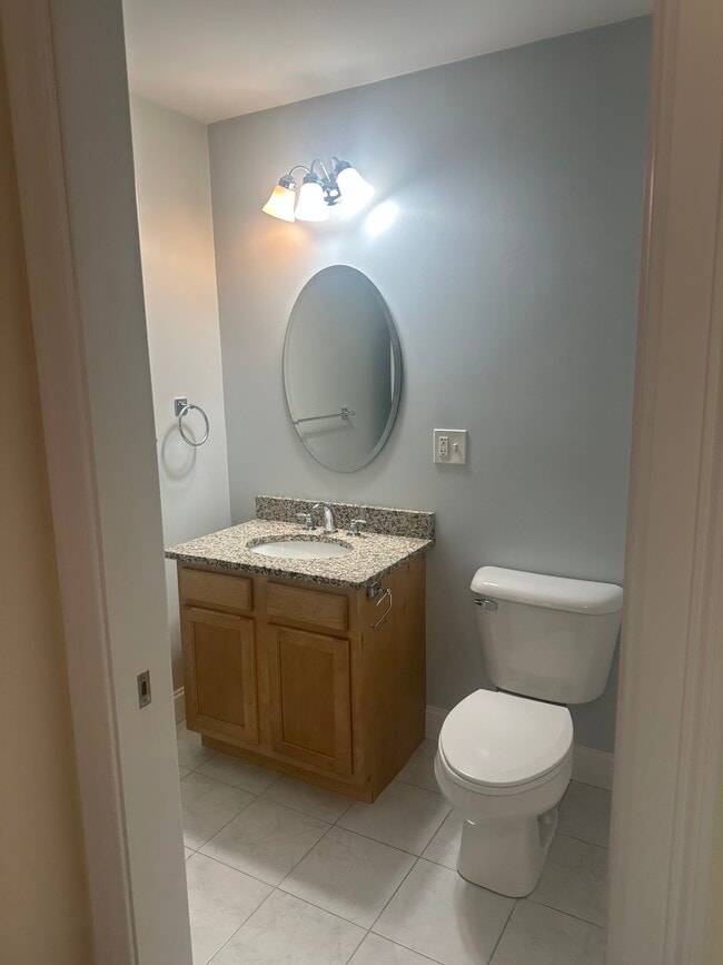 Building Photo - 8 Emerald Pond Unit Emerald Pond