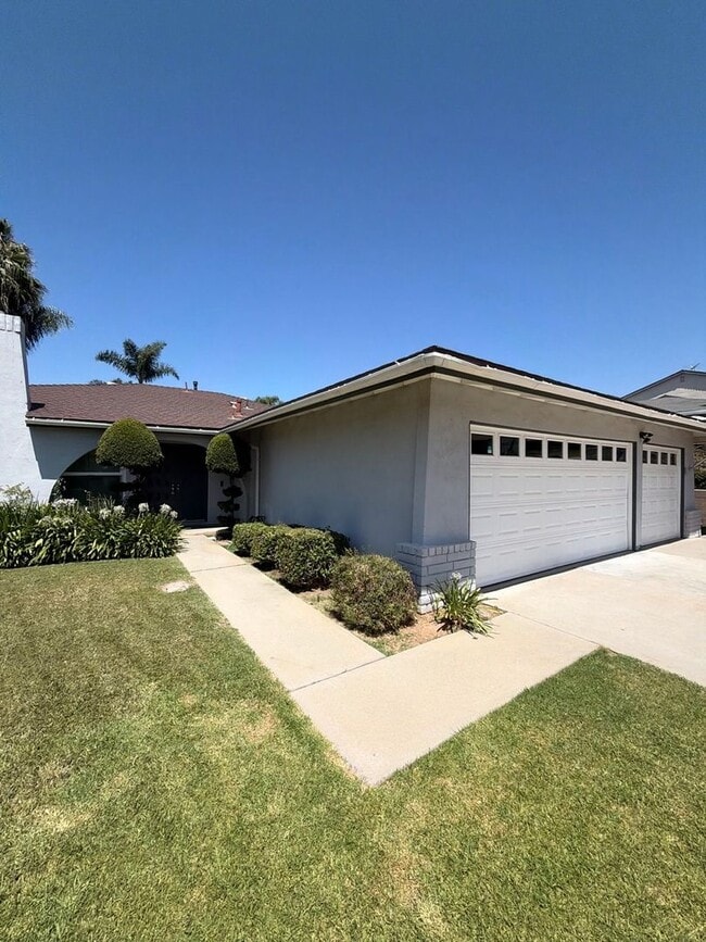 Building Photo - Beautiful 3 Bedroom Home in Avocado Heights