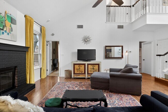 Photo - 1607 Gracy Farms Ln