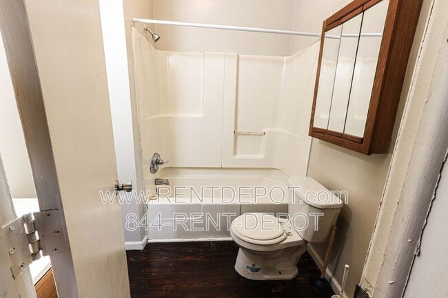 Photo - 1501 Henning Ave