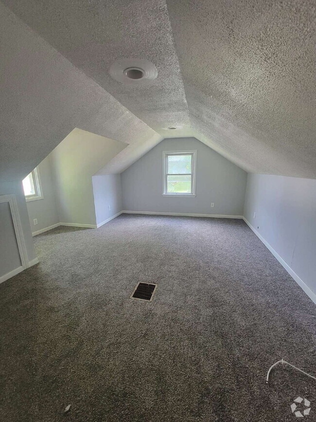 Building Photo - Beautifully Updated 2-Bedroom Unit – Prime... Rental