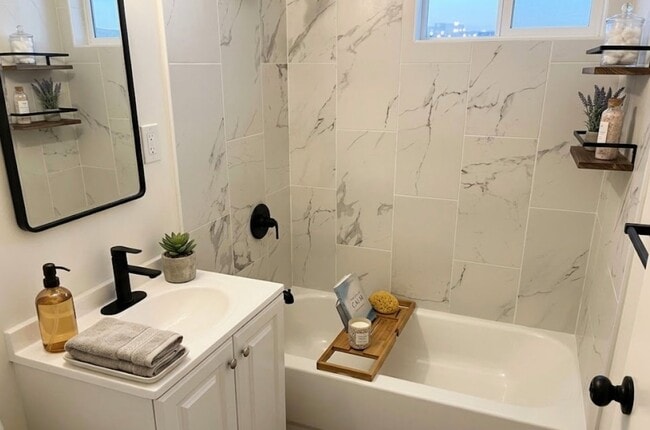 Photo - 7603 N Hollywood Way Unit D