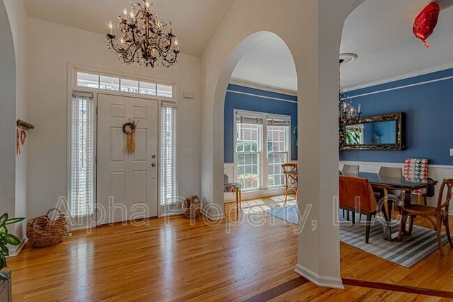 Photo - 209 Birchleaf Ln