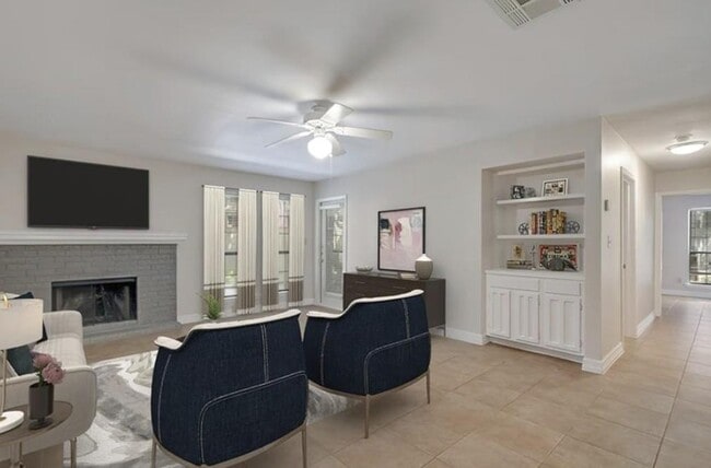 Photo - 1202 Thorpe Ln Unit 205