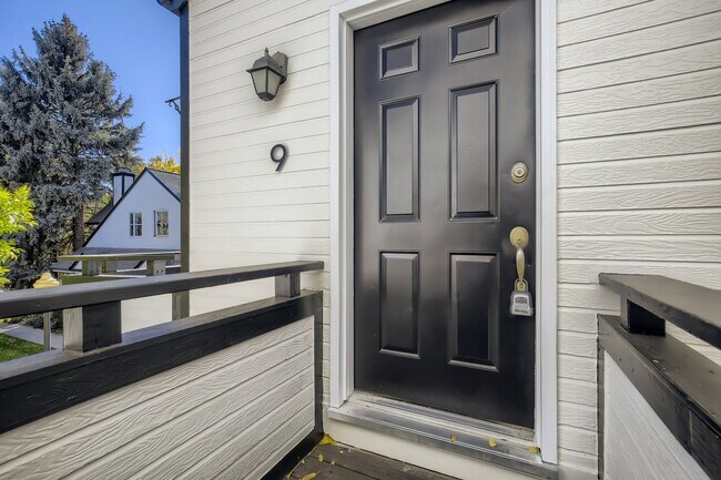 Photo - Downtown 2 BDR / 2BA - Walk to Everything