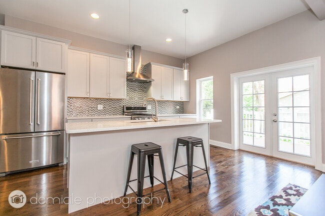 Photo - 806 S Oakley Blvd