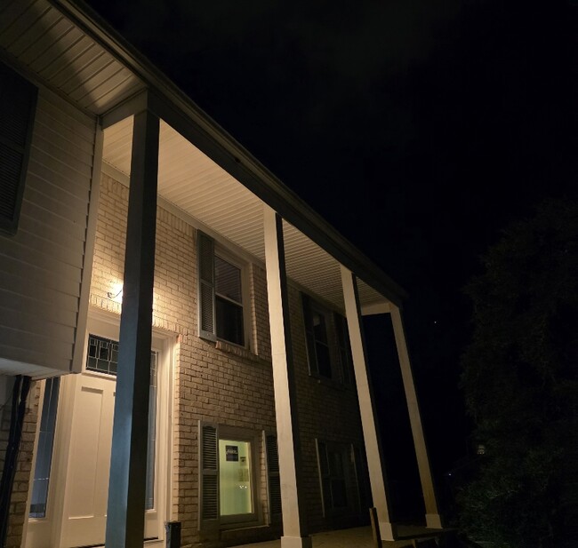 Building Photo - 3840 Windsor Gate Rd