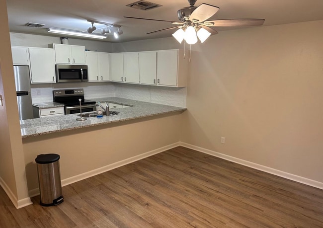 2 Bed 2.5 Bath - 2 Bed 2.5 Bath House