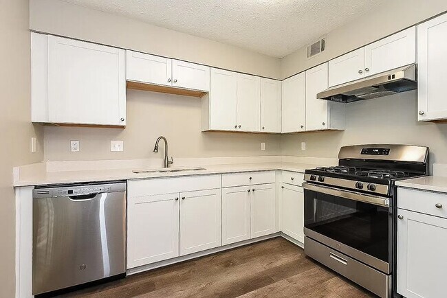 Photo - 1649 Roman Point Dr