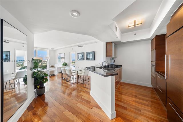 Building Photo - Icon Condo