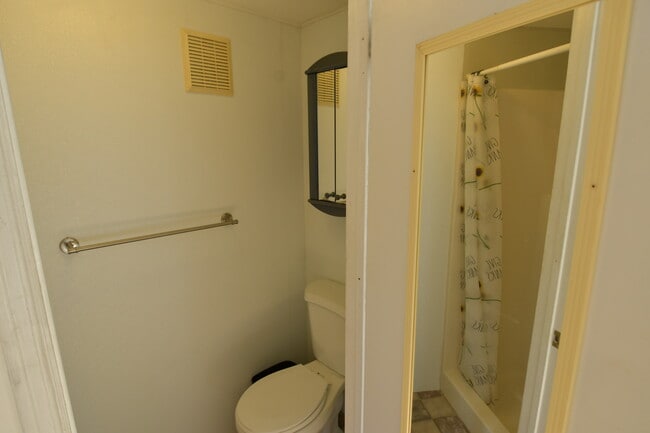 Photo - 1710 Oakwood St Unidad Guesthouse