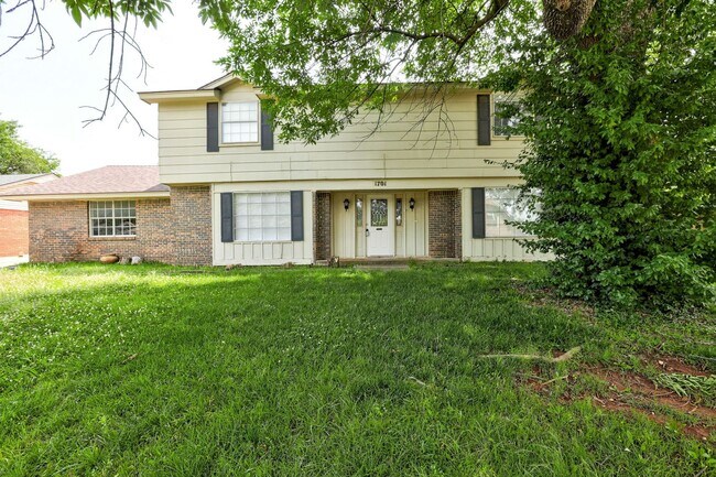 Photo - Spacious and Stylish Home Just Minutes fro...