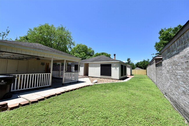 Photo - 16222 Queensdale Dr