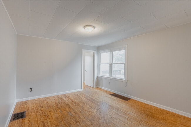 Building Photo - 201 14th St Unit #3