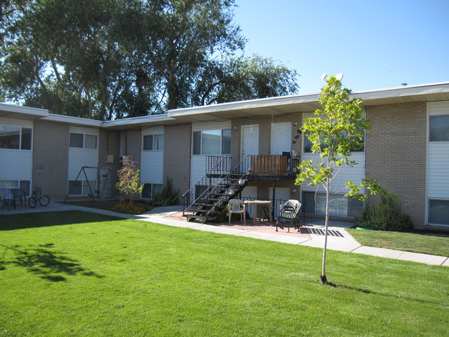 Bradley Apartments - Bradley Apartments