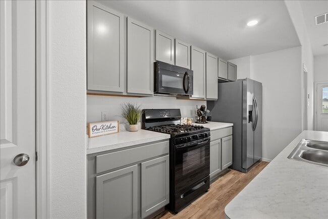 Building Photo - 512 Maple Bnd Ln