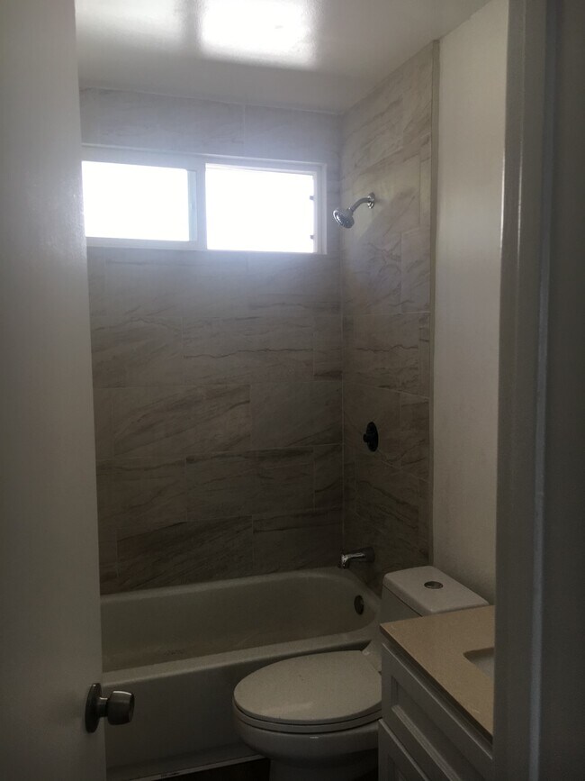 Photo - 2630 S Hobart Blvd Unit #7