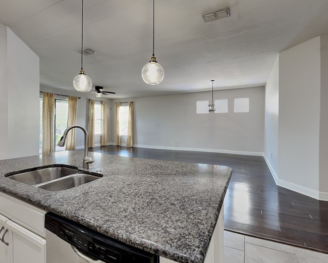 Photo - 15543 Waterleigh Cove Dr