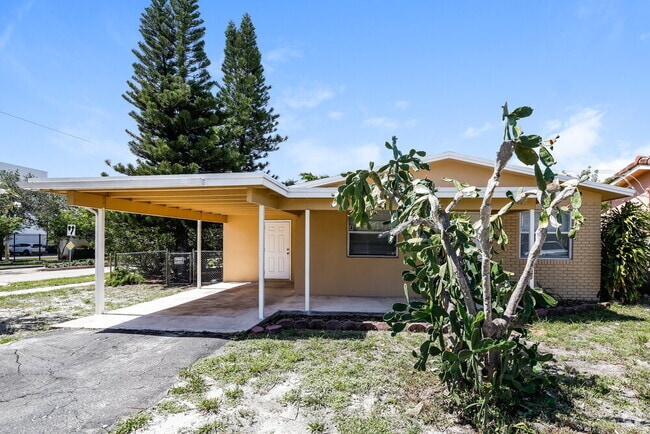 Building Photo - 1201 NE 39th St Rental