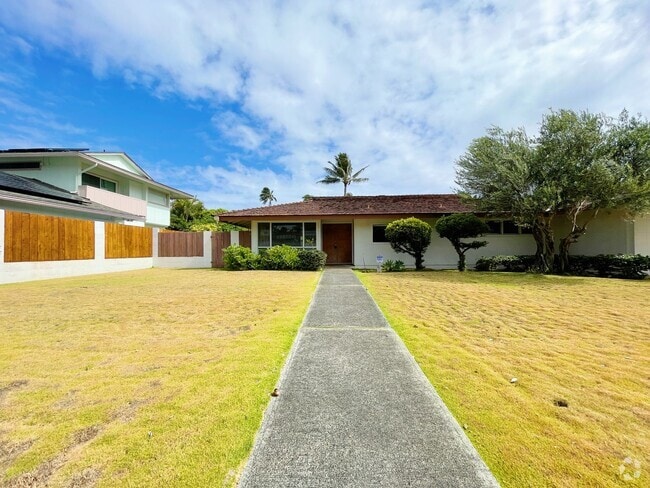 Building Photo - 4/2 Pet Friendly Spacious Beachside Kailua... Rental