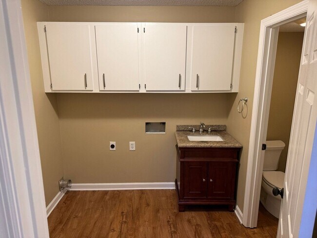 Photo - ** Holiday Special ** No rent until January 1st, 2026 plus $100 CASH bonus - Exp. 12/31/25