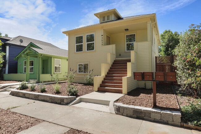 Photo - Beautifully updated 2/1 in North Oak Park! Located Close to UC Davis Med Center + MgGeorge Law Sc...