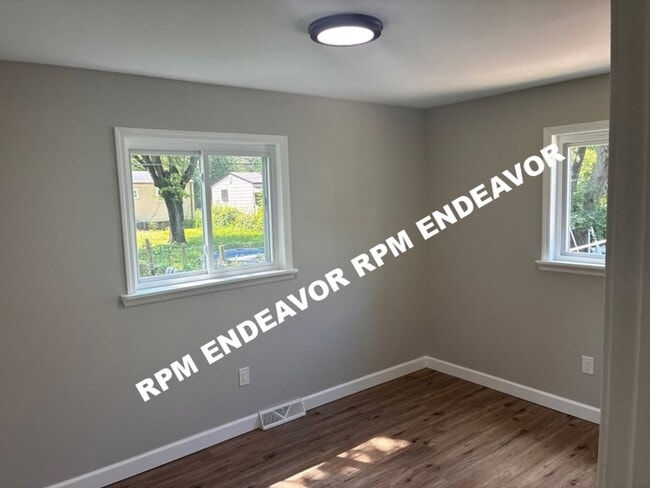 1124 Baron Ave