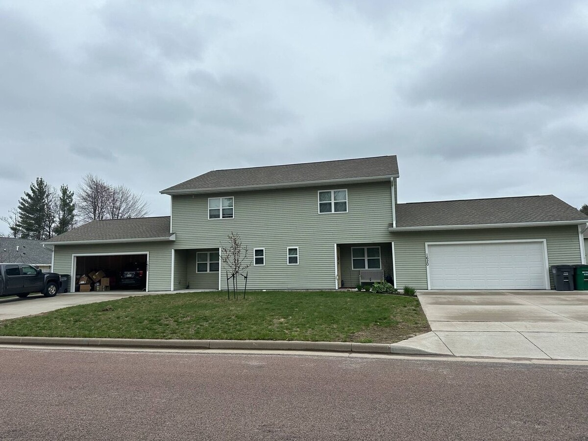 3 Bedroom Duplex - 3 Bedroom Duplex Townhome