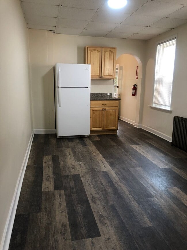 Photo - Great Home! 4 Bedroom House with Spacious Living Area! Full Basement for Storage! W/D Hook-ups! Y...