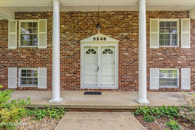 9528 Gulf Park Dr